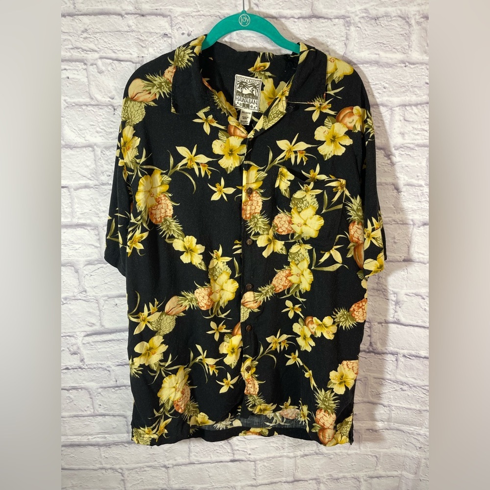 Steve & Barry's Mens Large‎ Classic Black Floral Hawiian Short Sleeve Shirt